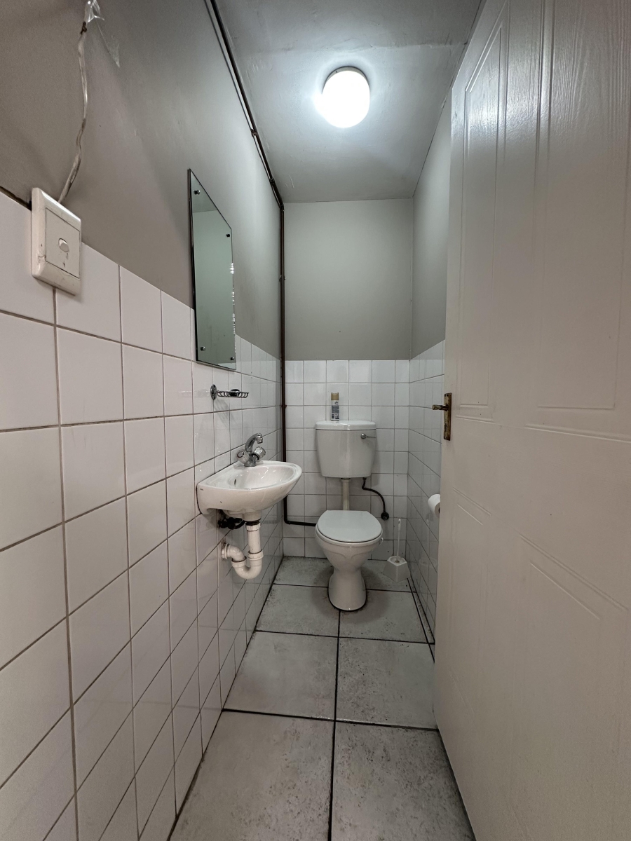 To Let commercial Property for Rent in Killarney Gardens Western Cape